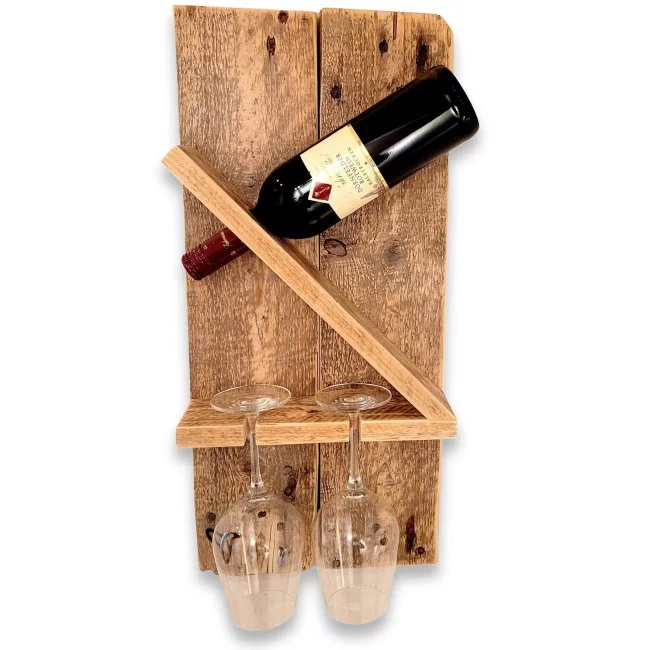 Weinregal hängend aus Europaletten Altholz mit 2 Weingläsern und 1 Flasche Wein
