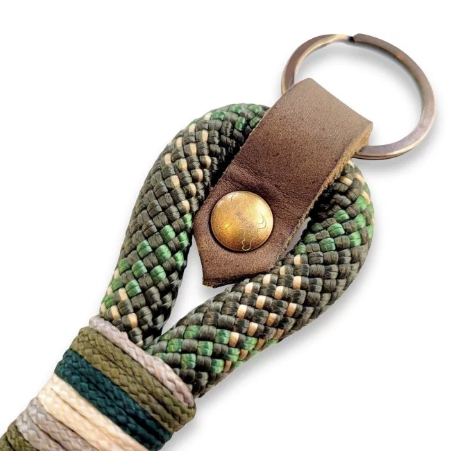 Schlüsselanhänger aus Tau Farbe seagras Beschläge Farbe messing antik und Leder