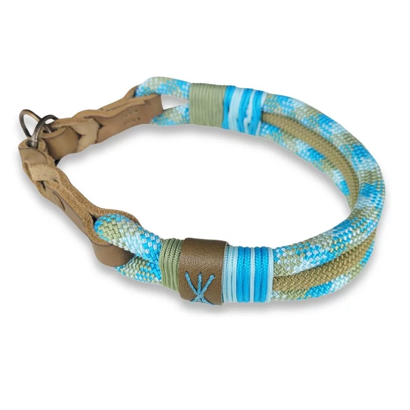 Zugstop Halsband für Hunde aus Tau / Seil Farbe bombay blau / holy guacamole und Leder Farbe olive. Beschläge messing antik.