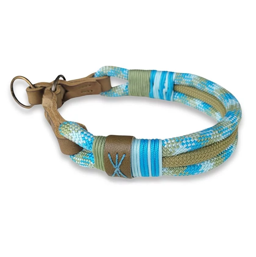 Zugstop Halsband für Hunde aus Tau / Seil Farbe bombay blau / holy guacamole und Leder Farbe olive. Beschläge messing antik.