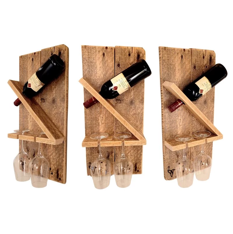 3 Weinregale hängend aus Europaletten Altholz mit 2 Weingläsern und 1 Flasche Wein