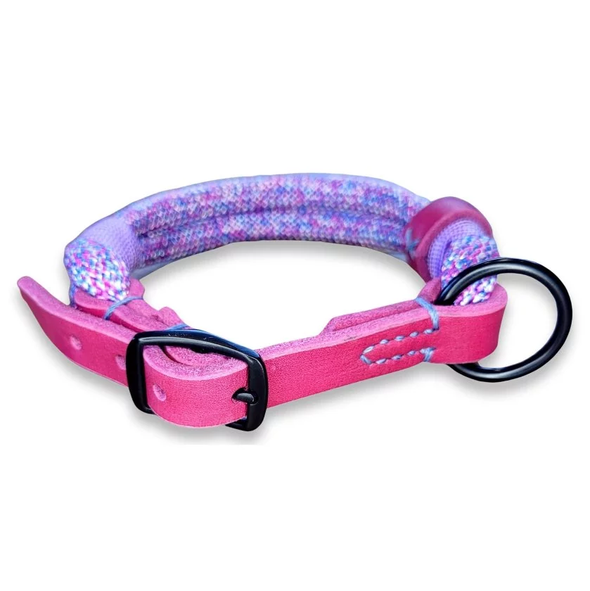 Halsband aus Tau und Leder, little pony und beere, Beschläge schwarz, mit Schnalle Halsband aus Tau und Leder, little pony und beere, Beschläge schwarz, mit Schnalle