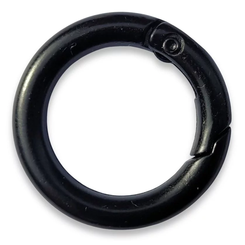 Karabinerring fĂŒr HalsbĂ€nder Farbe schwarz Karabinerring fĂŒr HalsbĂ€nder Farbe schwarz