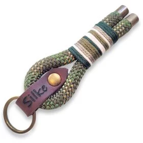 Mobile Preview: Schlüsselanhänger aus Tau Farbe seagras Beschläge Farbe messing antik und Leder mit Beschriftung "Silke"